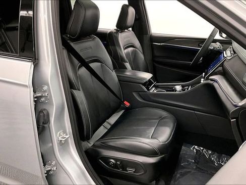 Used 2022 Jeep Grand Cherokee Overland image 8