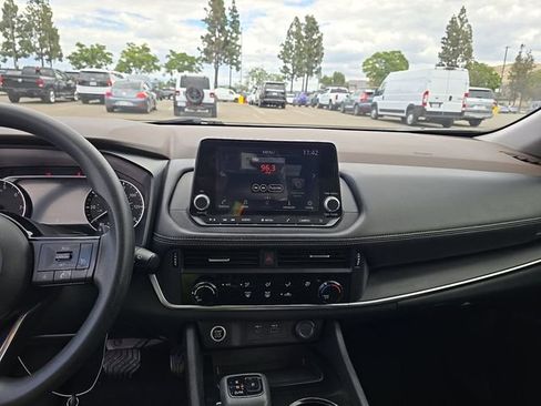 Used 2021 Nissan Rogue S FWD image 10