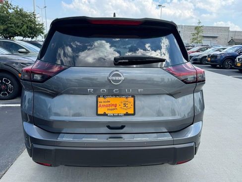 Used 2025 Nissan Rogue SV image 4