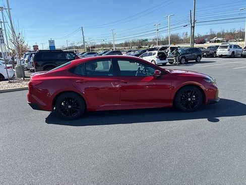 Certified 2025 Toyota Camry SE image 5