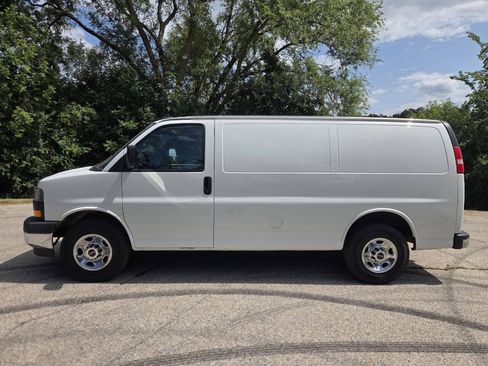 Used 2019 GMC Savana 2500 RWD image 3