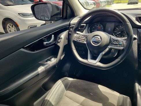 Used 2021 Nissan Rogue Sport SV w/ Technology Package FWD image 16
