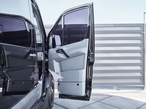 Used 2018 Mercedes-Benz Sprinter 2500 image 29