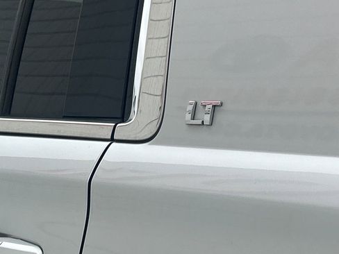 Used 2017 Chevrolet Suburban LT w/ Luxury Package image 43