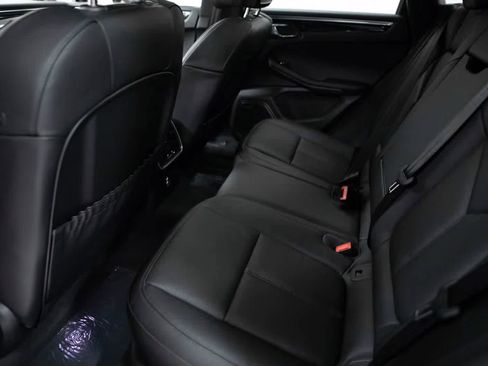 Certified 2026 Porsche Macan AWD/4WD image 36
