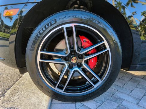 Used 2018 Porsche Macan Turbo AWD/4WD image 41