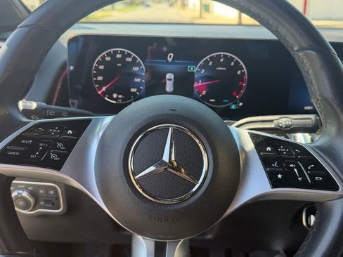 Used 2024 Mercedes-Benz GLB 250 image 15