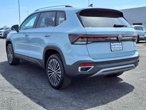New 2026 Volkswagen Taos SE image 3