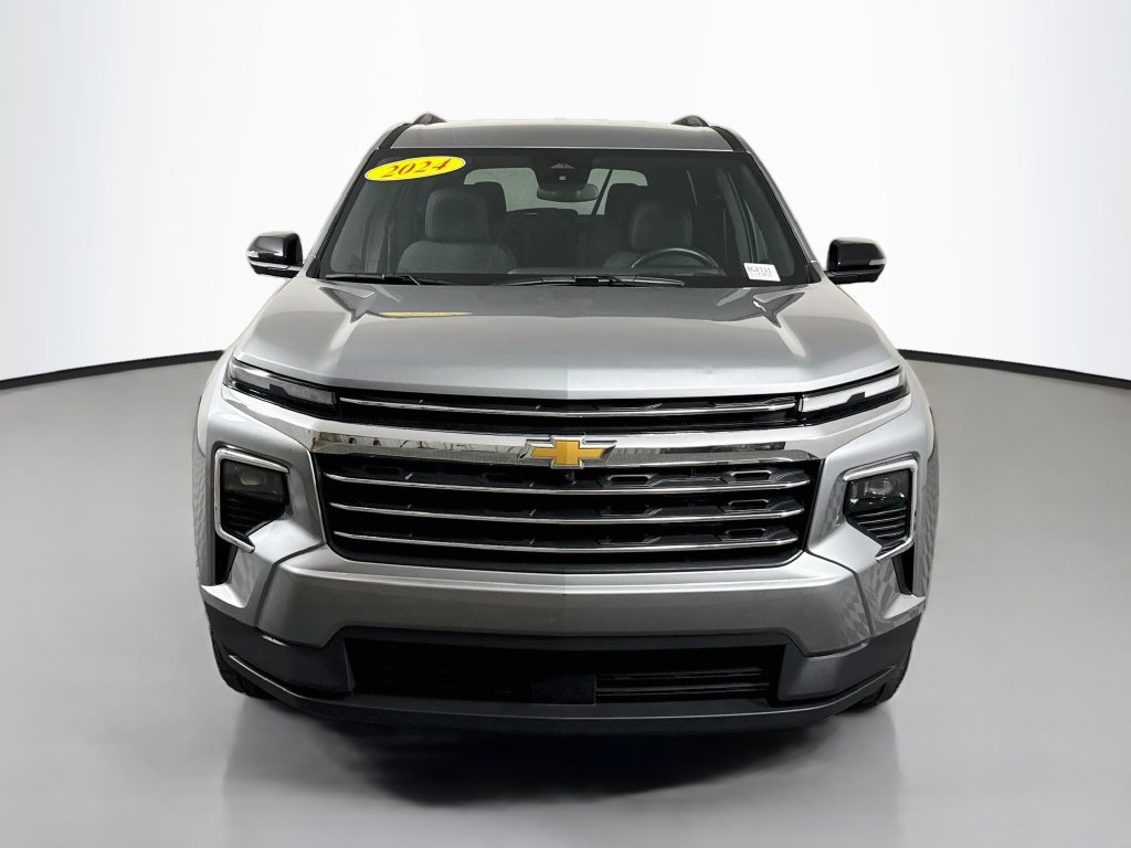 Used 2024 Chevrolet Traverse LT AWD/4WD image 2