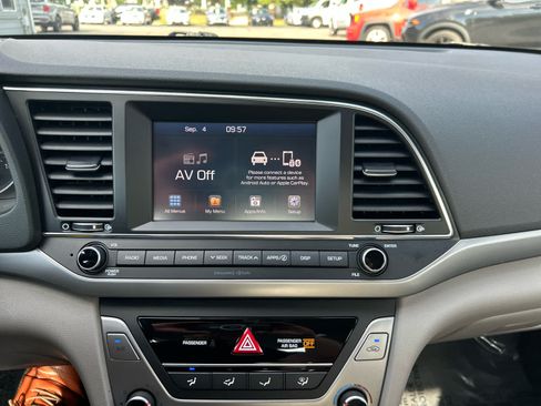 Used 2018 Hyundai Elantra SEL FWD image 16