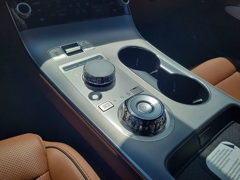 New 2026 Genesis GV70 2.5T Advanced AWD/4WD image 10