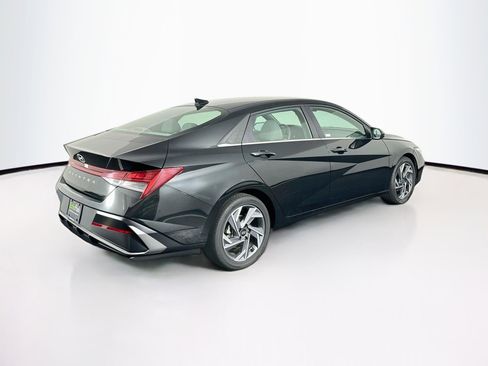 Used 2025 Hyundai Elantra SEL FWD image 9