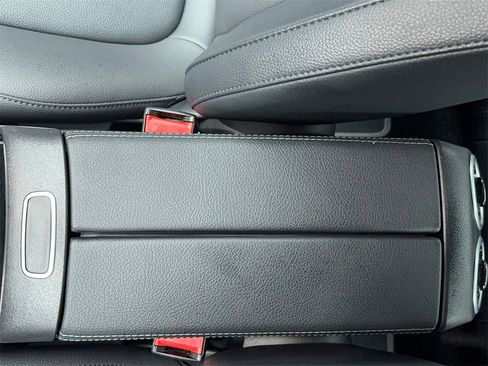 Used 2025 Mercedes-Benz CLA 250 image 33