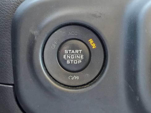 Used 2018 Jeep Wrangler Unlimited Sport S AWD/4WD image 34