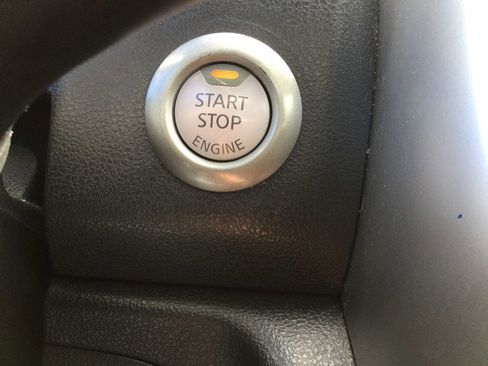 Used 2015 Nissan Versa w/ SL Tech Package FWD image 29