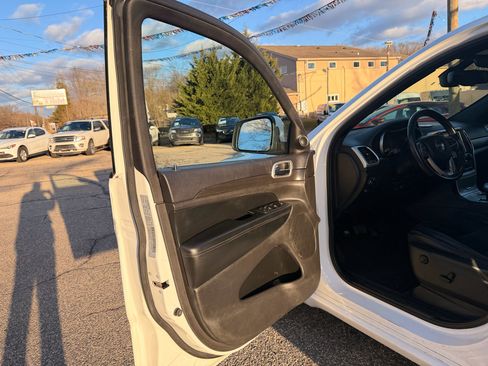 Used 2015 Jeep Grand Cherokee Altitude image 9