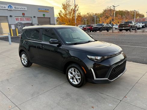 Used 2024 Kia Soul LX w/ LX Technology Package image 6