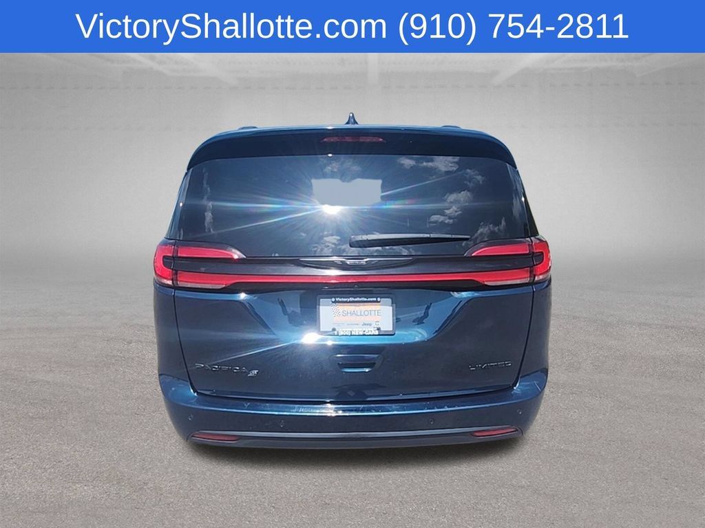 Used 2025 Chrysler Pacifica Limited FWD image 31