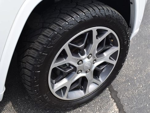 Used 2020 Jeep Grand Cherokee Overland AWD/4WD image 11