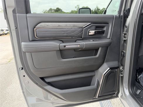 New 2026 RAM 2500 Limited AWD/4WD image 17
