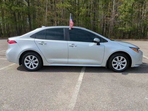 Used 2026 Toyota Corolla LE image 3