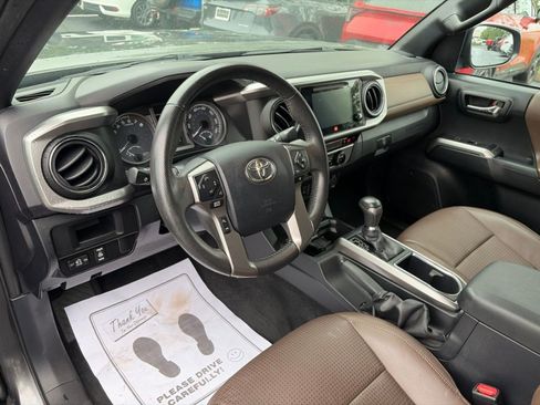Used 2016 Toyota Tacoma Limited w/ Towing Package AWD/4WD image 16