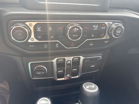 Used 2021 Jeep Wrangler Unlimited Sport AWD/4WD image 21
