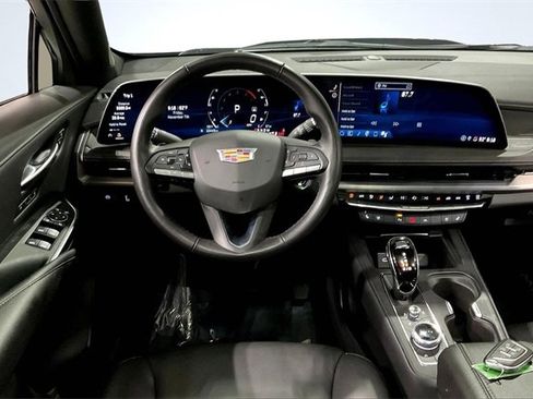 Used 2024 Cadillac XT4 Premium Luxury image 5