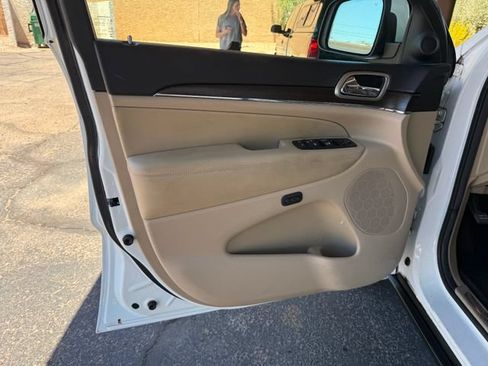 Used 2014 Jeep Grand Cherokee Limited AWD/4WD image 25