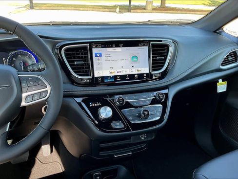 New 2026 Chrysler Pacifica Select image 6