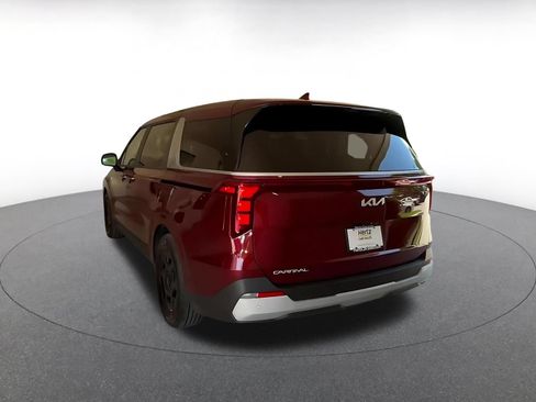 Used 2026 Kia Carnival FWD image 11