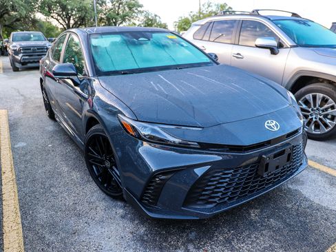 Used 2026 Toyota Camry SE FWD image 9