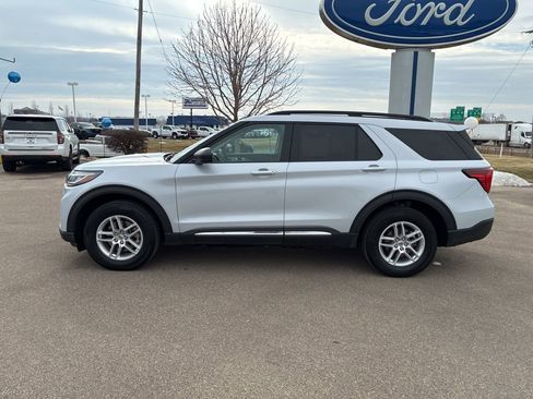 Used 2025 Ford Explorer Active AWD/4WD image 5