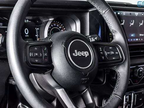 Used 2025 Jeep Wrangler Rubicon image 17