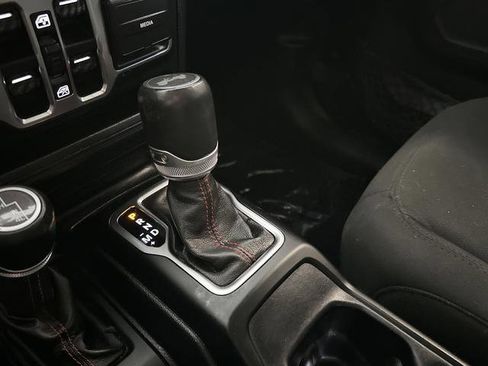 Used 2019 Jeep Wrangler Unlimited Sport S AWD/4WD image 19