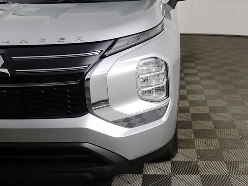 New 2025 Mitsubishi Outlander ES image 14