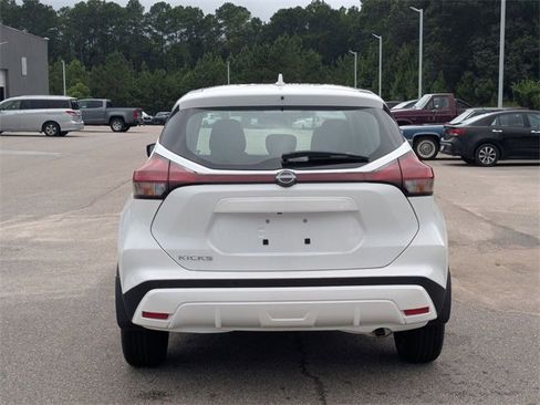 New 2025 Nissan Kicks Play S image 4
