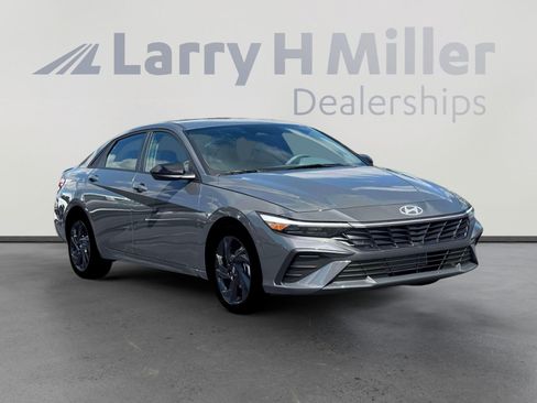 New 2026 Hyundai Elantra SEL Sport FWD image 11