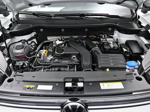 New 2026 Volkswagen Taos SE image 15