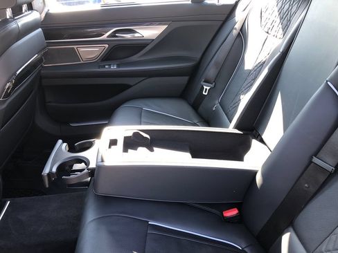 Used 2022 BMW 750i xDrive w/ Executive Package AWD/4WD image 38