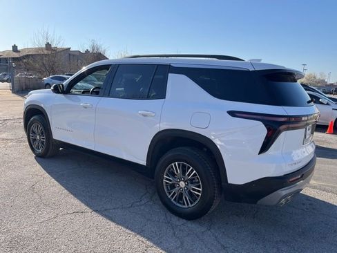 Used 2026 Chevrolet Traverse LT image 3