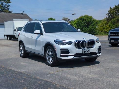 Used 2022 BMW X5 xDrive40i w/ Parking Assistance Package AWD/4WD image 1