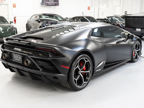 Used 2020 Lamborghini Huracan EVO image 9