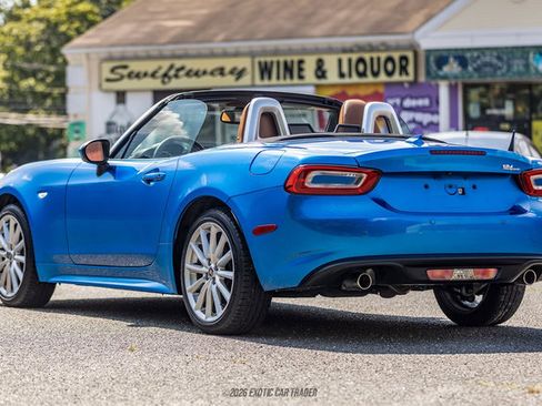 Used 2017 FIAT 124 Spider Lusso RWD image 6