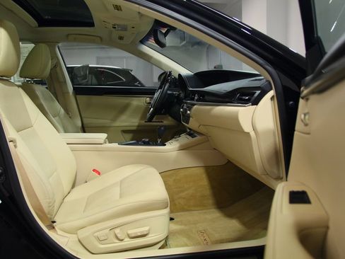 Used 2014 Lexus ES 350 w/ Premium Package FWD image 20