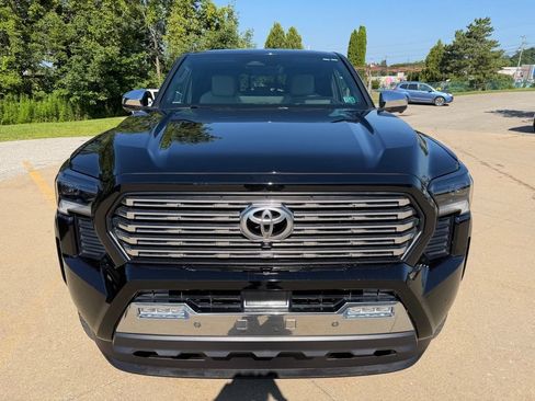 Certified 2025 Toyota Tacoma Limited AWD/4WD image 8