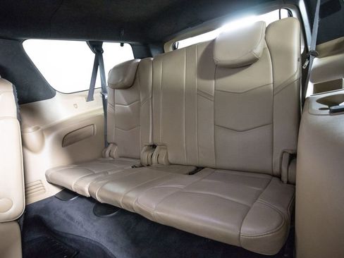 Used 2018 Cadillac Escalade ESV Platinum AWD/4WD image 12