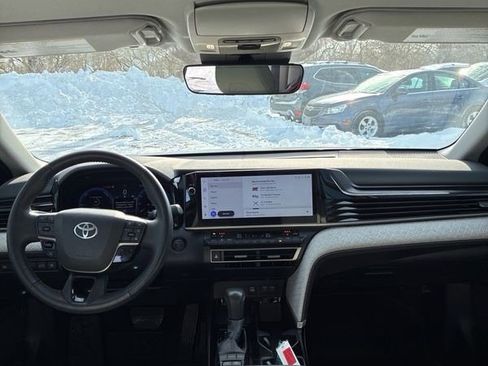 Used 2025 Toyota Camry XLE image 16
