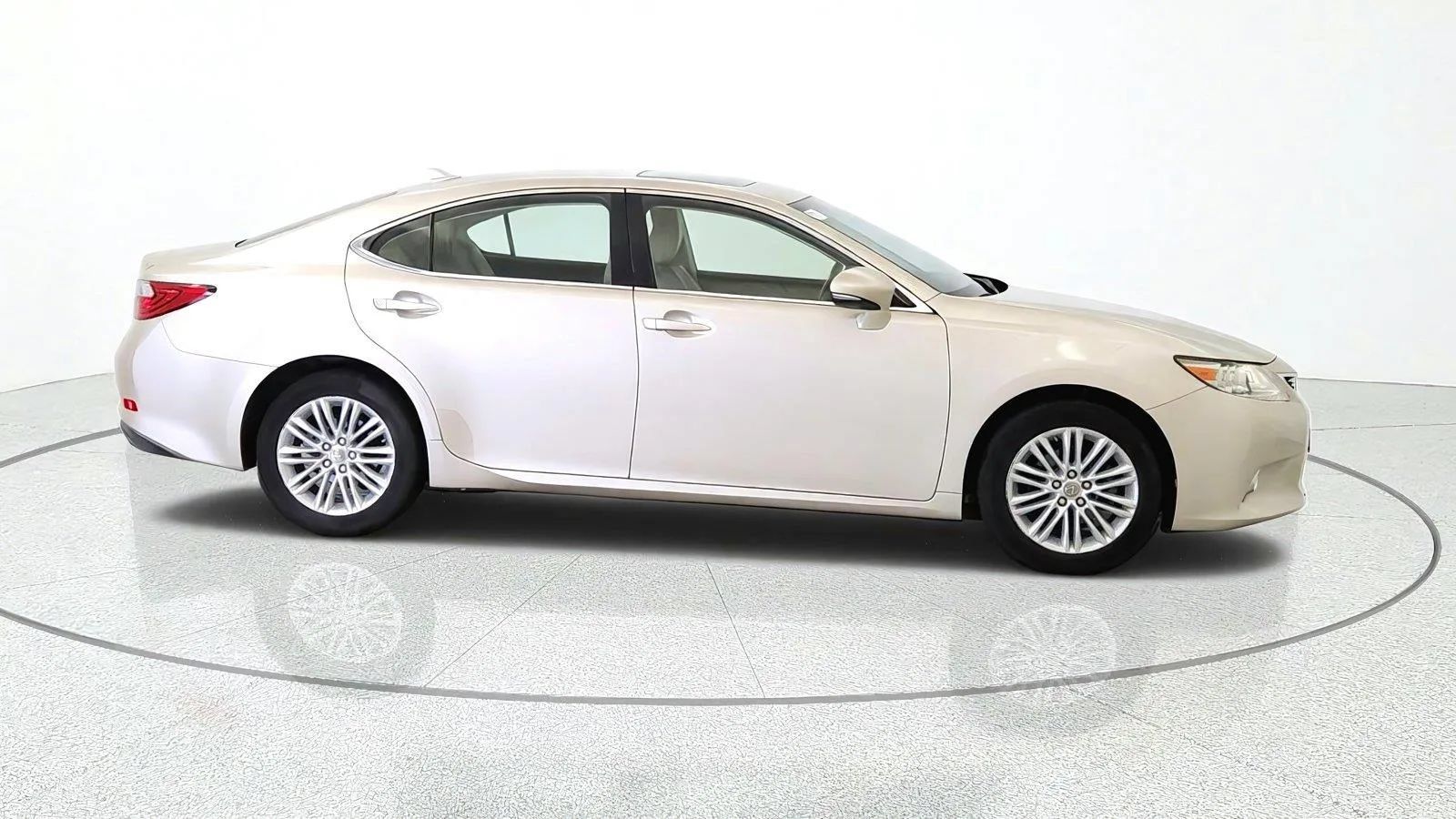 Used 2014 Lexus ES 350 w/ Luxury Package FWD image 10