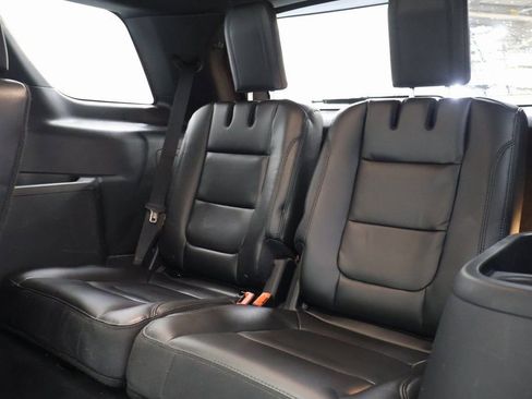 Used 2018 Ford Explorer XLT w/ Equipment Group 202A image 28